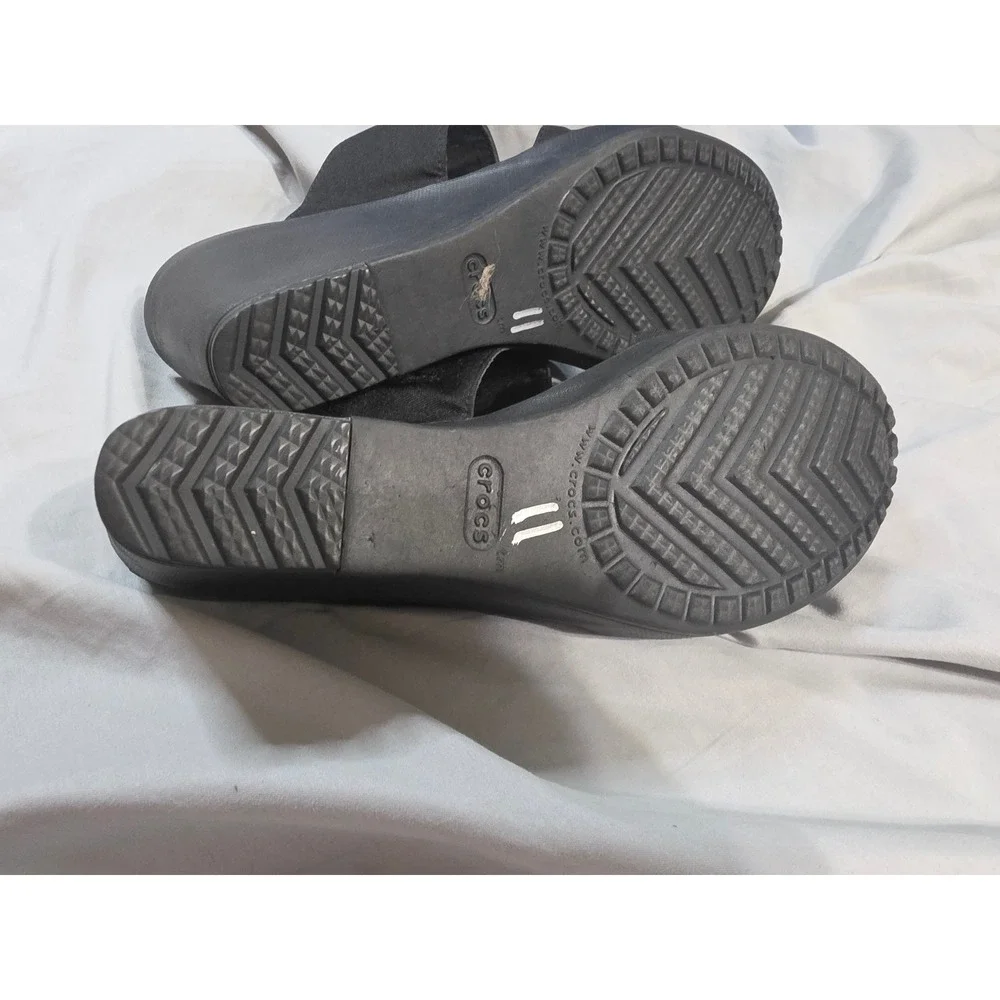 Crocs Leigh II Black Wedge Sandals Womens 9 Two Strap Platform Slides 202512